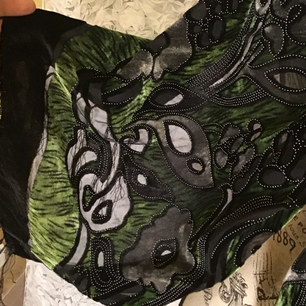 Fashion Scarf Burnout Velvet Green & Black Floral Details Scarf with Fringe - Picture 9 of 15